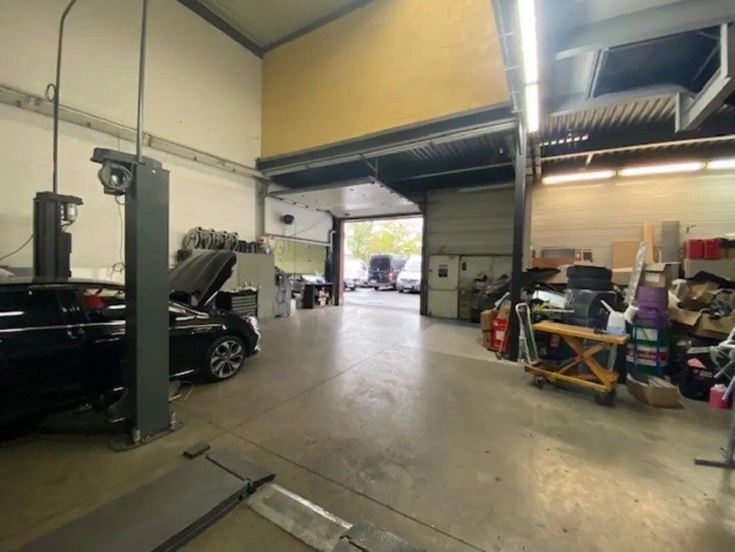 Local d'activités dans SAINT-OUEN-L'AUMONE à vendre Photo intérieure– Image 1 sur 5