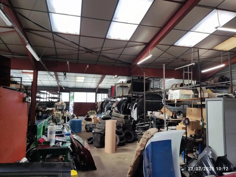 Industriel/Logistique dans Annecy à vendre - Photo de l’immeuble – Image 2 sur 3