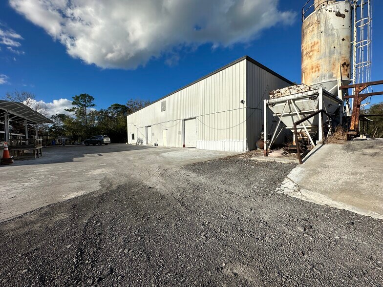 18715 Colonial Dr, Orlando, FL à louer - Photo de l’immeuble – Image 1 sur 26