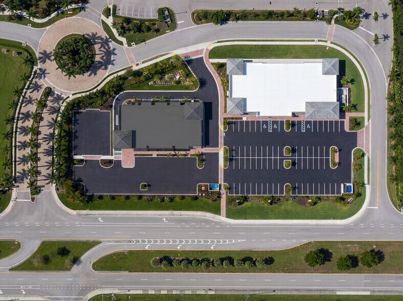 9995 Estero Oaks Dr, Fort Myers, FL à louer - Photo de l’immeuble – Image 3 sur 5