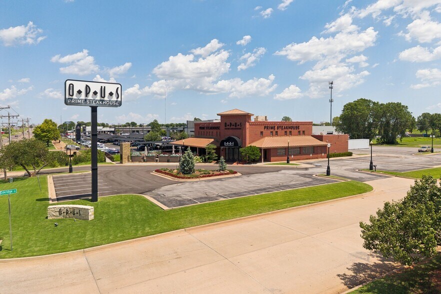 800 W Memorial Rd, Oklahoma City, OK à vendre - Photo de l’immeuble – Image 3 sur 34
