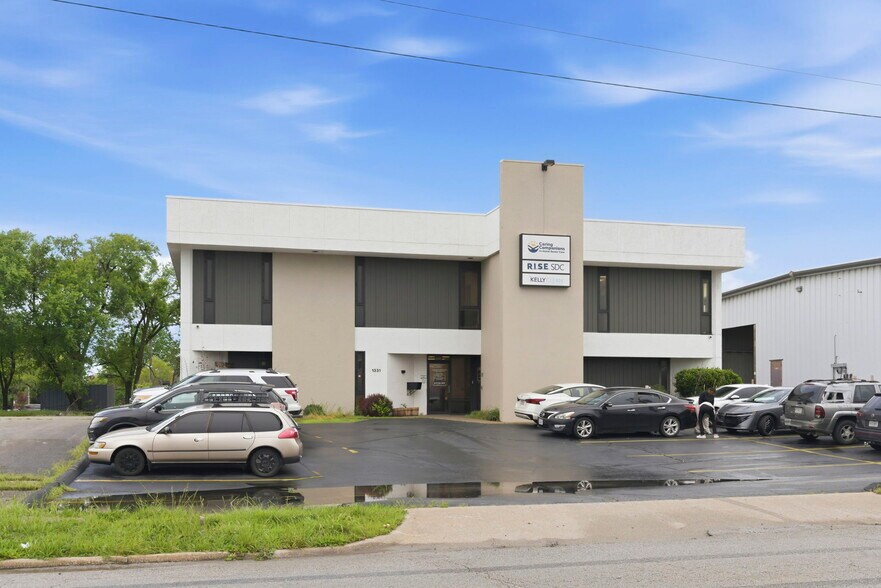 1331 N Stewart Ave, Springfield, MO à vendre - Photo de l’immeuble – Image 2 sur 57