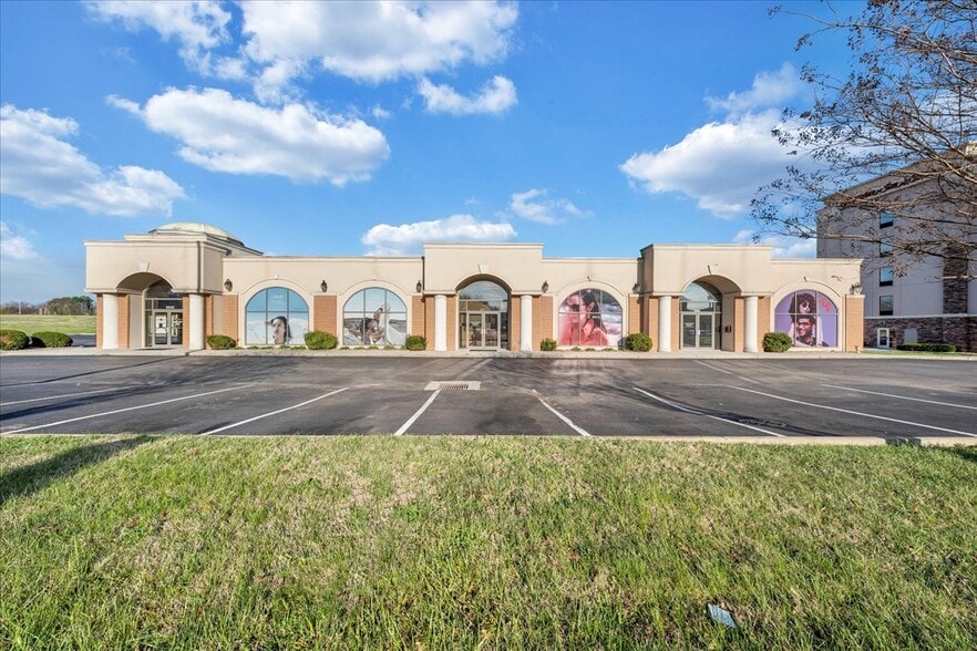 5049 Valley View Blvd NW, Roanoke, VA à vendre - Photo principale – Image 1 sur 10