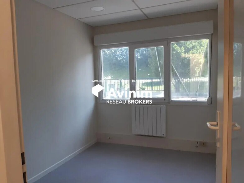 Local d’activités dans Alby-sur-Chéran à louer - Photo de l’immeuble – Image 3 sur 5