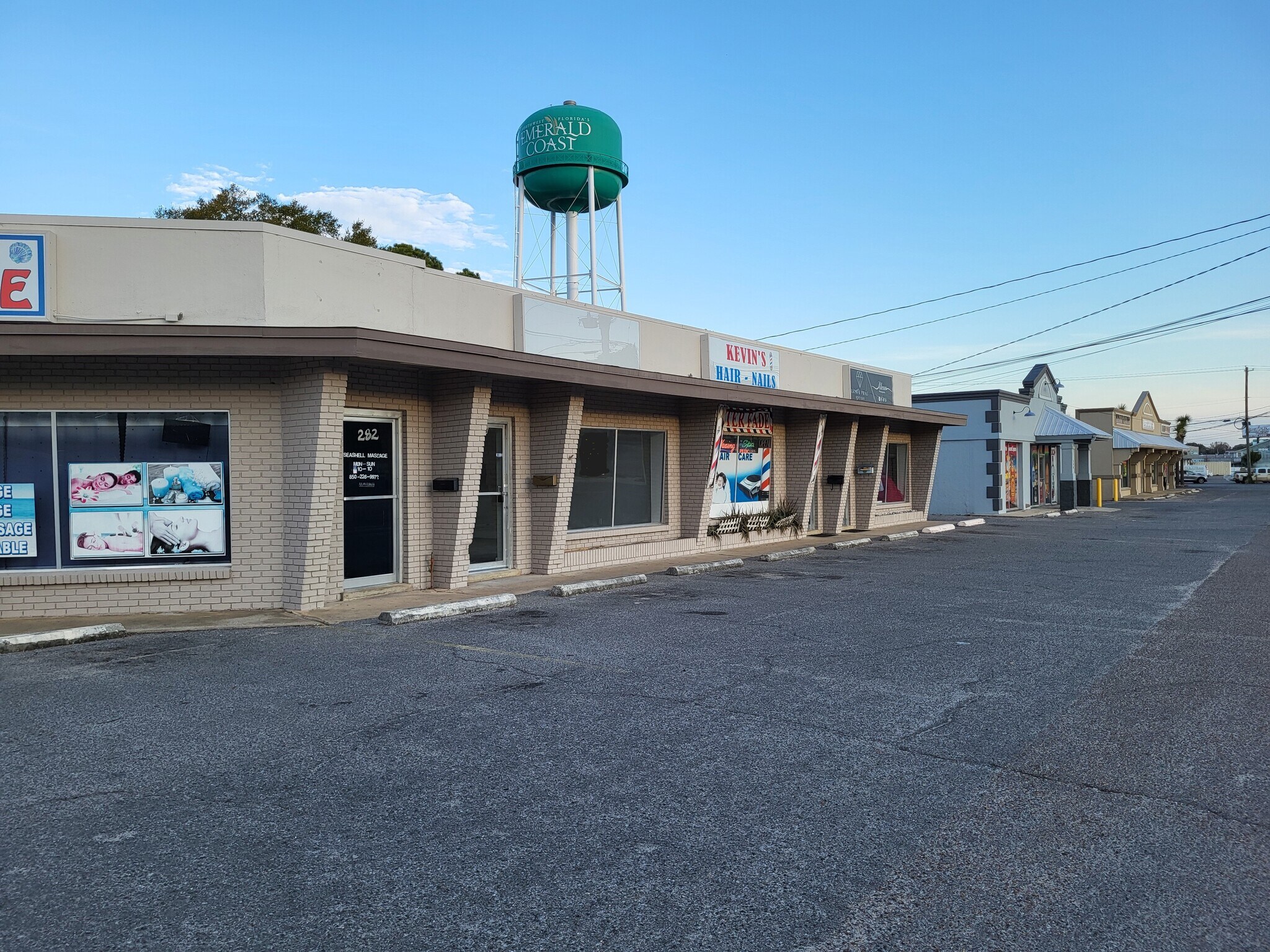 284 Eglin Pky NE, Fort Walton Beach, FL à louer Photo de l’immeuble– Image 1 sur 6
