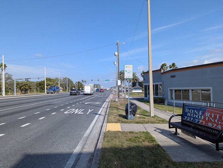 7940 Grand Blvd, Port Richey, FL à vendre - Photo de l’immeuble – Image 3 sur 16