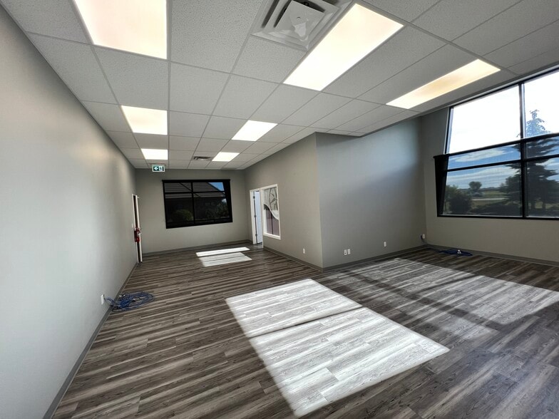 284 Burnt Park Dr, Red Deer County, AB à louer - Photo intérieure – Image 2 sur 7