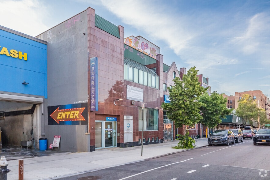 4322 50th St, Flushing, NY à louer - Photo de l’immeuble – Image 3 sur 4