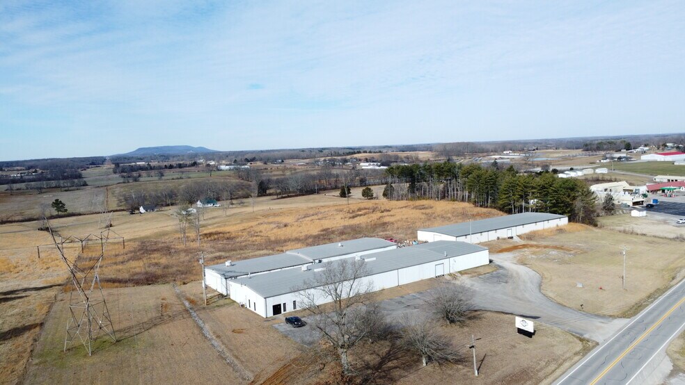 10261 Smithville Hwy, McMinnville, TN à louer - Photo de l’immeuble – Image 1 sur 11
