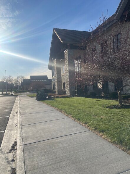 6240 W 135th St, Overland Park, KS à louer - Photo de l’immeuble – Image 1 sur 15