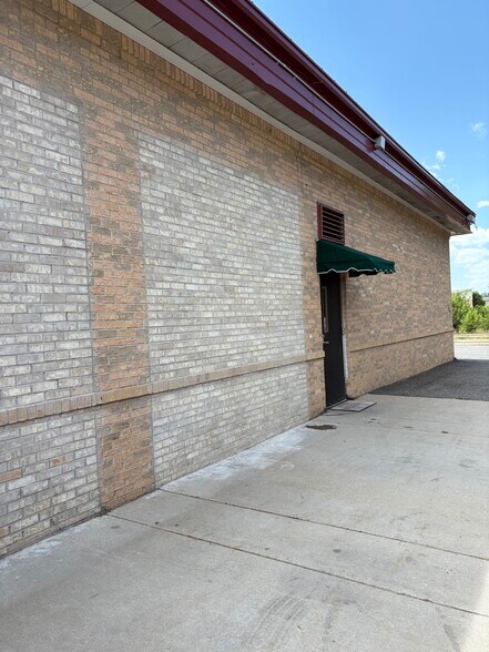 4405 Chambers Rd, Denver, CO à louer - Photo de l’immeuble – Image 2 sur 10