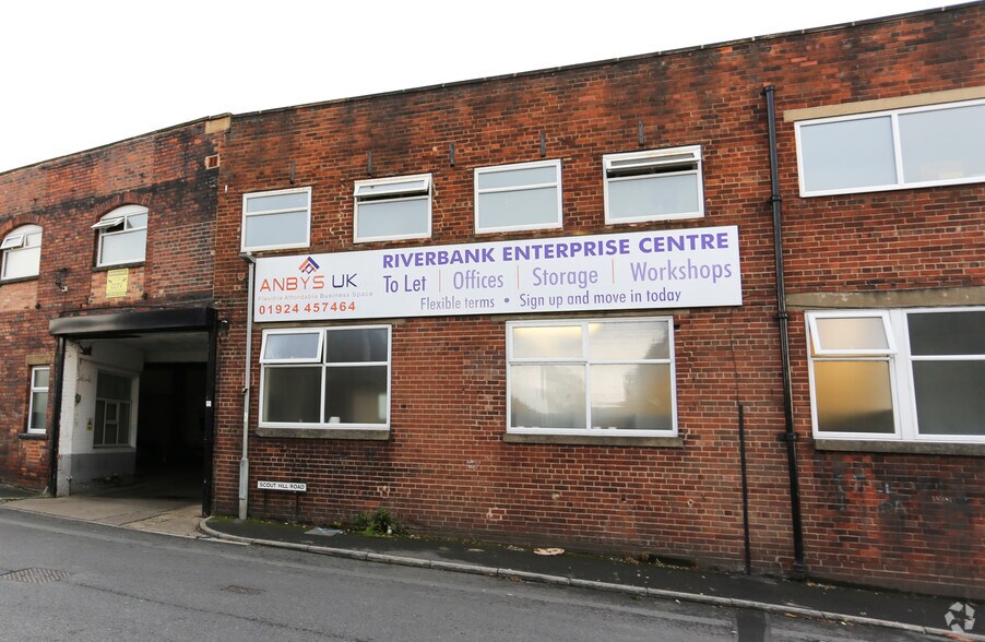 Scout Hill Rd, Dewsbury à louer - Photo de l’immeuble – Image 3 sur 4