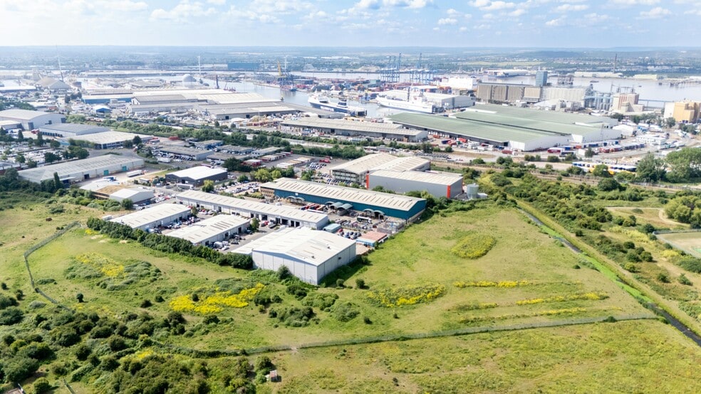 Thurrock Park Way, Tilbury à vendre - Photo de l’immeuble – Image 1 sur 3