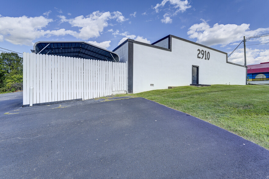 2910 Bristol Hwy, Johnson City, TN à vendre - Photo principale – Image 1 sur 11