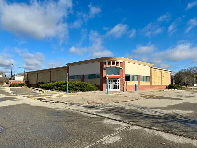 205 Franklin St, Waterloo, IA à louer - Photo de l’immeuble – Image 2 sur 4