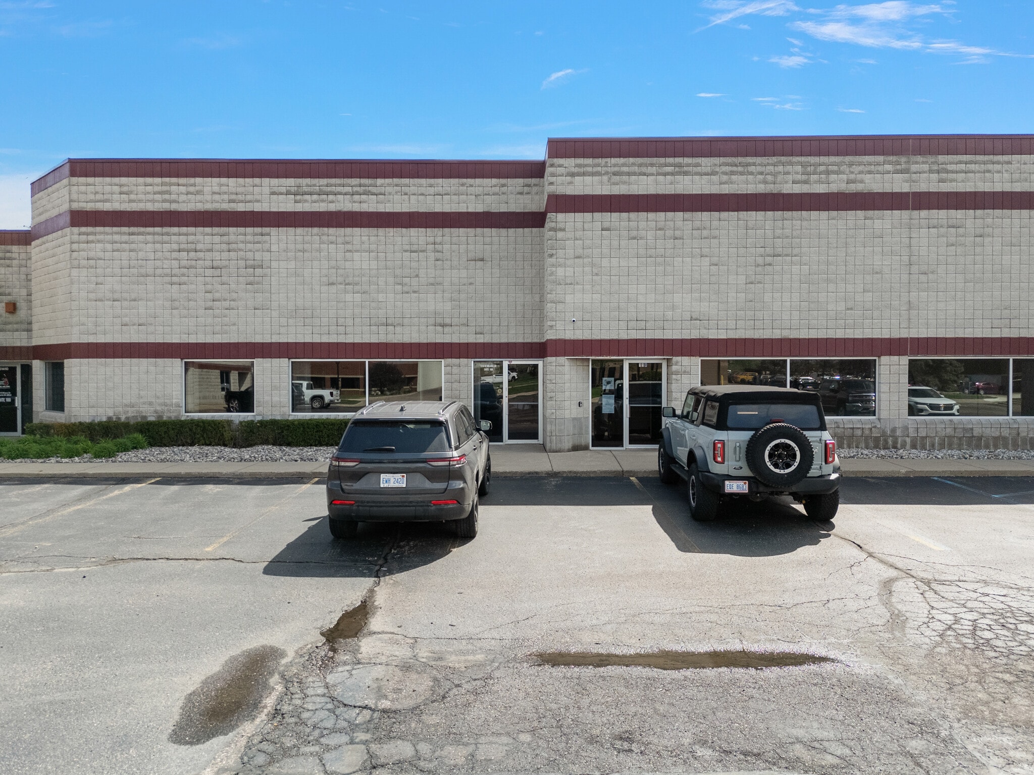 51410 Milano Dr, Macomb Township, MI à louer Photo de l’immeuble– Image 1 sur 1