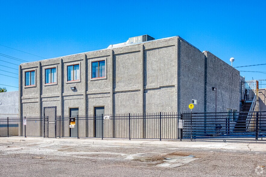 910 E Sahara Ave, Las Vegas, NV à louer - Photo principale – Image 1 sur 32