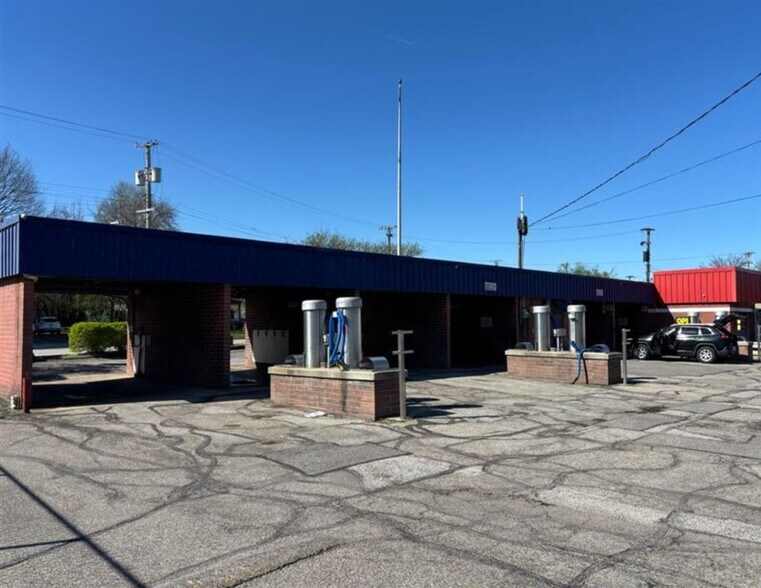 8410 Detroit Ave, Cleveland, OH à vendre - Photo de l’immeuble – Image 3 sur 4