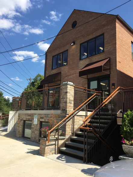4418 MacArthur Blvd NW, Washington, DC à louer - Photo de l’immeuble – Image 2 sur 20
