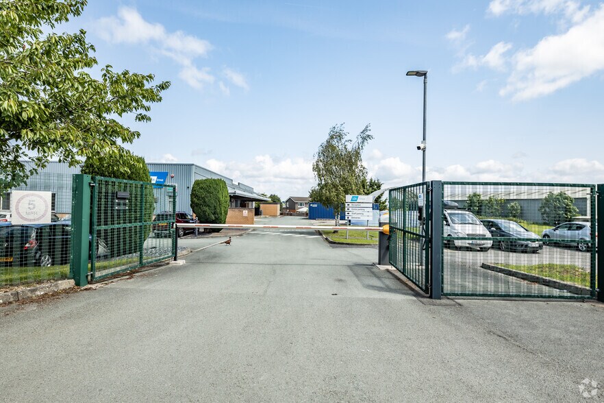 Manor Ln, Deeside à vendre - Photo de l’immeuble – Image 2 sur 4