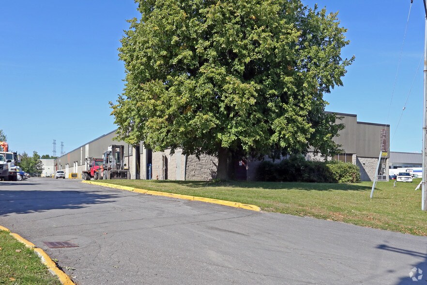 2295 Stevenage Dr, Ottawa, ON à louer - Photo de l’immeuble – Image 2 sur 4