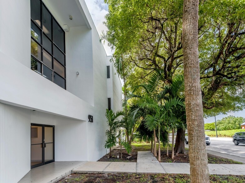 951 S Le Jeune Rd, Coral Gables, FL à vendre - Photo de l’immeuble – Image 3 sur 34