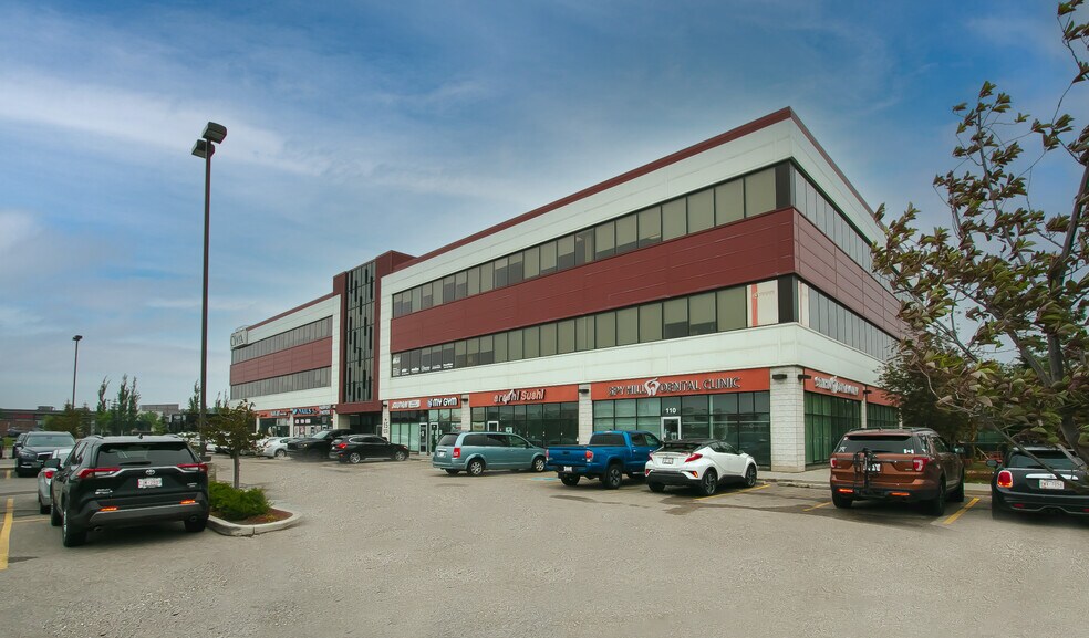 15 Royal Vista Pl NW, Calgary, AB à vendre - Photo de l’immeuble – Image 2 sur 11