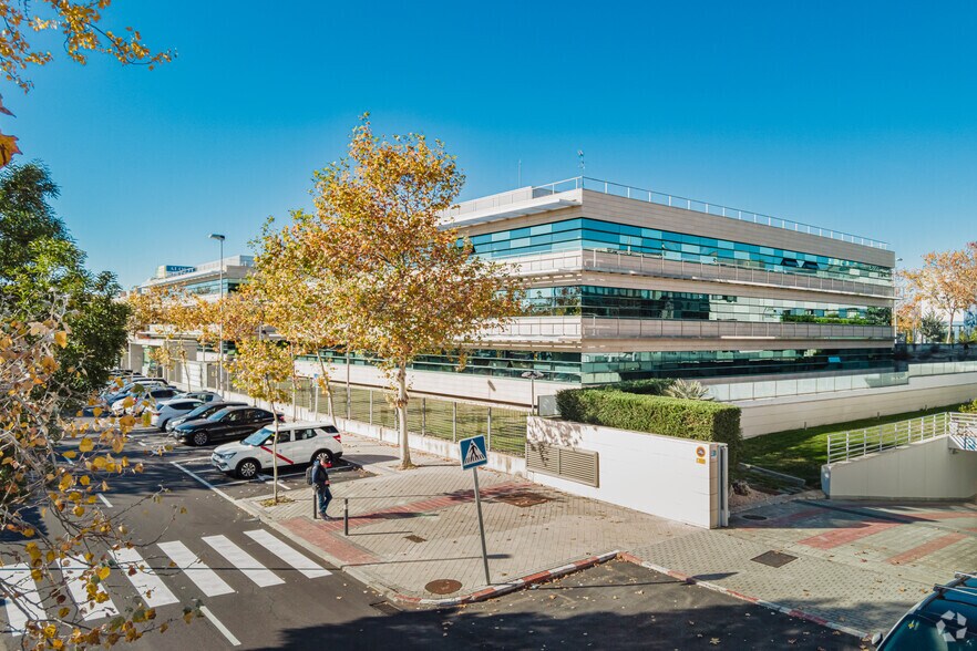 Bureau dans Las Rozas de Madrid, Madrid à louer - Photo principale – Image 1 sur 2