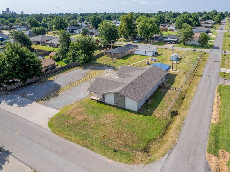 1419 W London St, El Reno, OK à vendre - Photo de l’immeuble – Image 2 sur 50