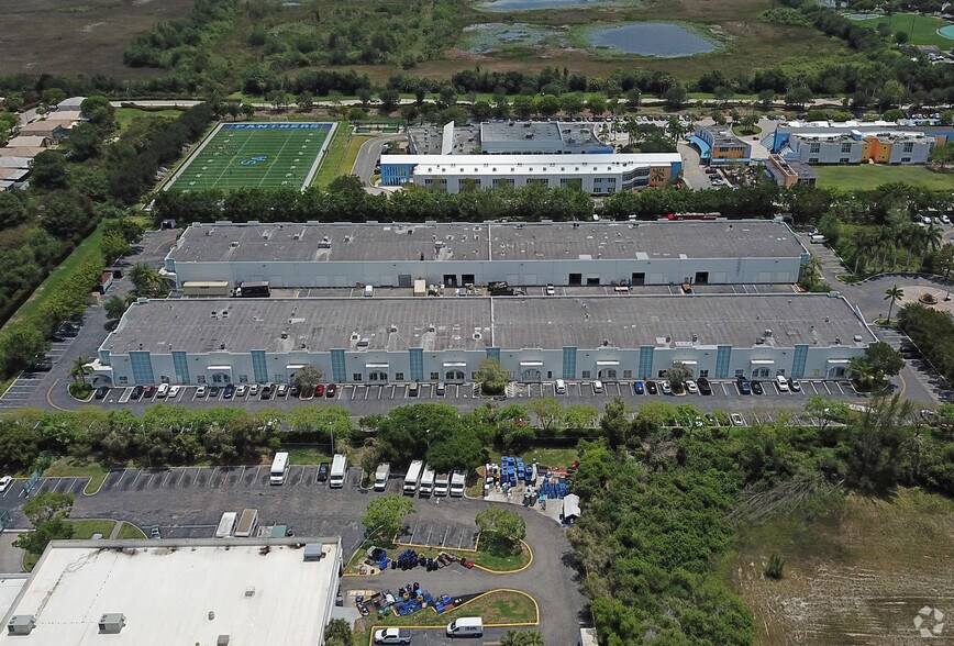 20861 Johnson St, Pembroke Pines, FL à louer - Aérien – Image 2 sur 54