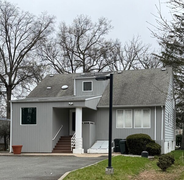 629 W Mount Pleasant Ave, Livingston, NJ à vendre - Photo de l’immeuble – Image 2 sur 10