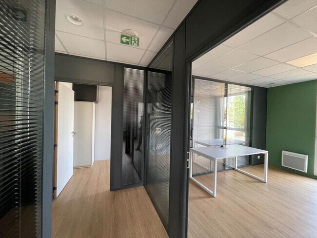 Plus de détails pour Bureau à vendre