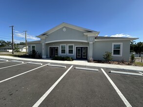 708 Cactus Ridge Cir, Seffner, FL à louer Photo de l’immeuble– Image 2 sur 37