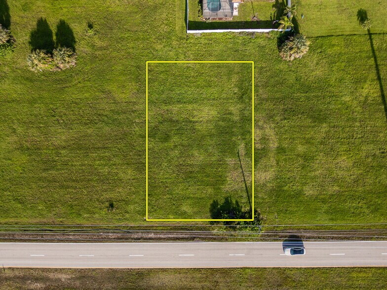 824 El Dorado N blvd, Cape Coral, FL à vendre - Aérien – Image 1 sur 27