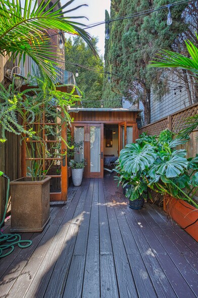 331 N Larchmont Blvd, Los Angeles, CA à vendre - Photo de l’immeuble – Image 3 sur 13