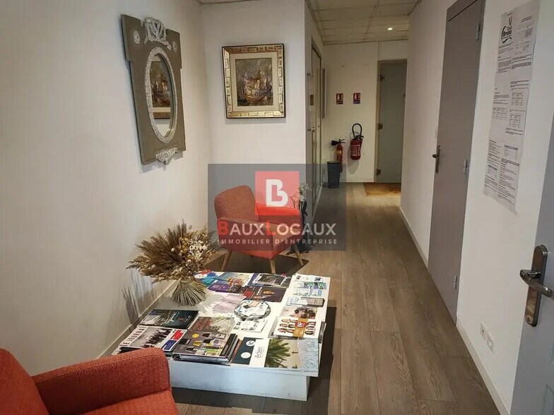 Bureau dans Arles à vendre - Photo de l’immeuble – Image 2 sur 6