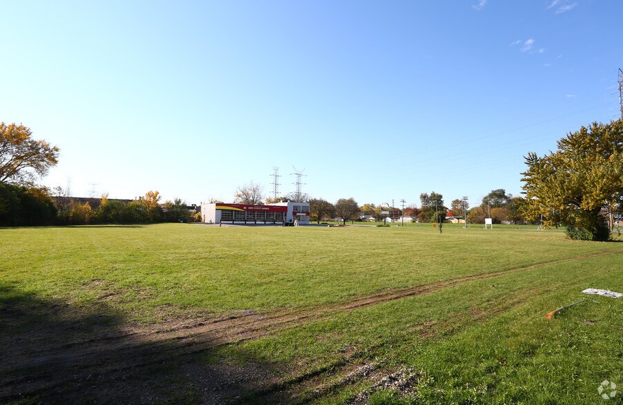 625 Dundee Rd, Wheeling, IL à vendre - Photo de l’immeuble – Image 3 sur 4