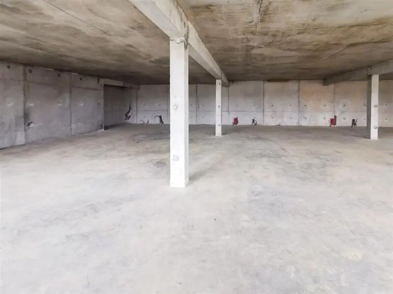 Local commercial dans Uzel à vendre Photo intérieure– Image 1 sur 6