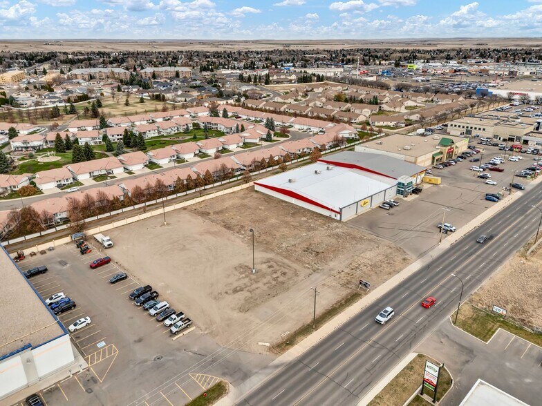 1342 Trans Canada Way SE, Medicine Hat, AB à louer - Photo de l’immeuble – Image 2 sur 3