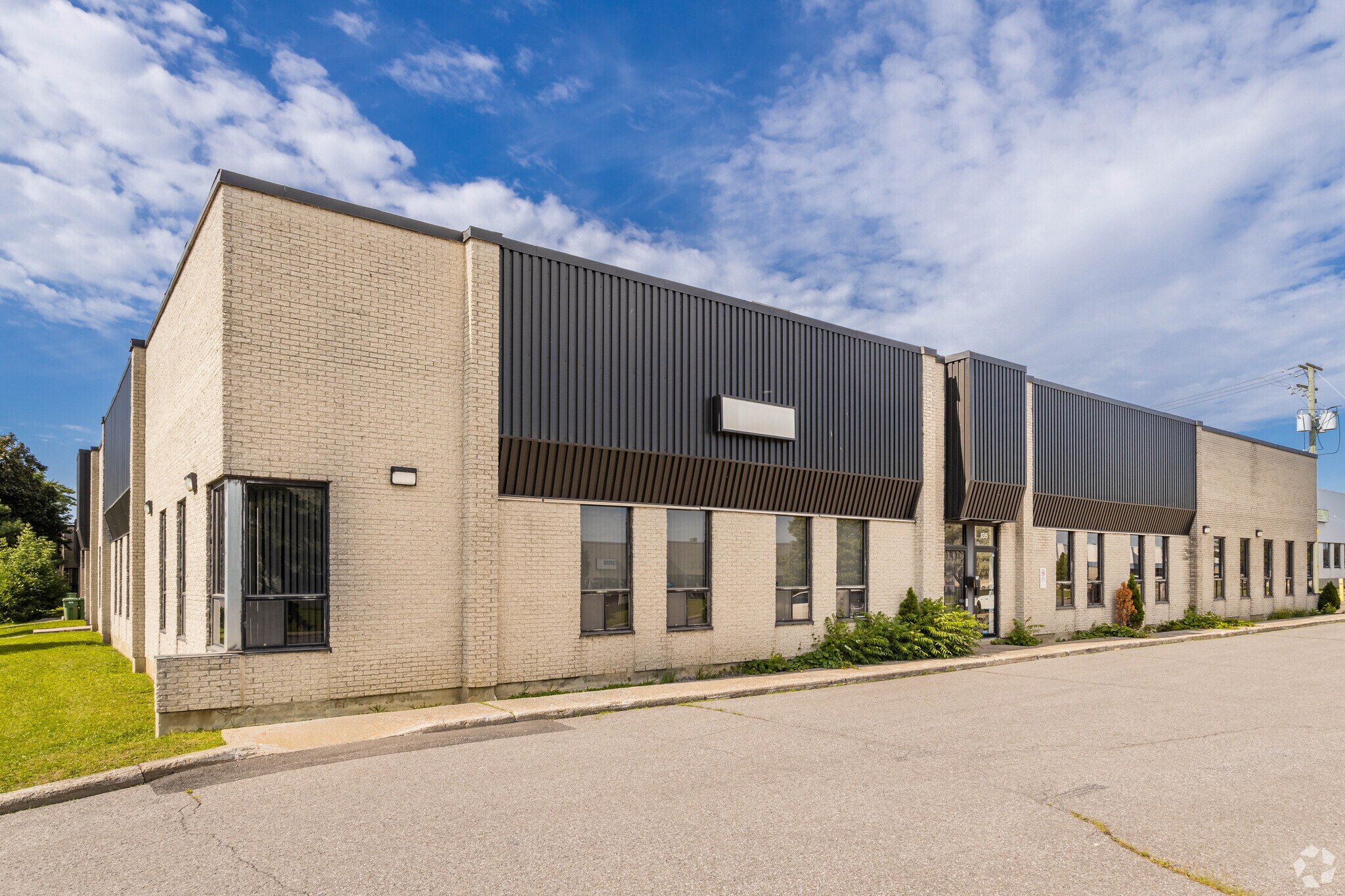 679-701 Av Meloche, Dorval, QC à louer Photo principale– Image 1 sur 8