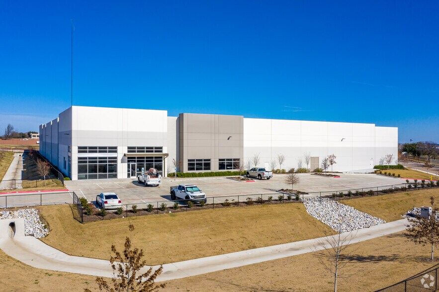 9175 Autobahn Dr, Dallas, TX à louer - Photo principale – Image 1 sur 6