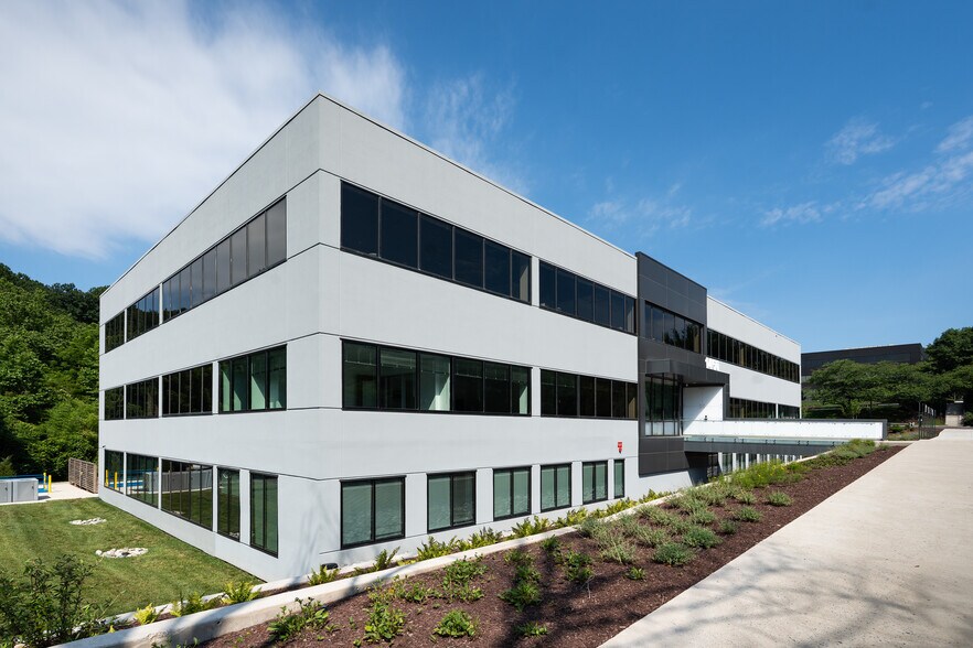 1450 Research Blvd, Rockville, MD à louer - Photo de l’immeuble – Image 2 sur 14