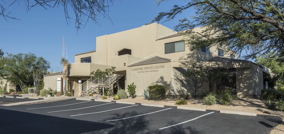 7518 E Elbow Bend Rd, Carefree, AZ à louer - Photo de l’immeuble – Image 2 sur 14