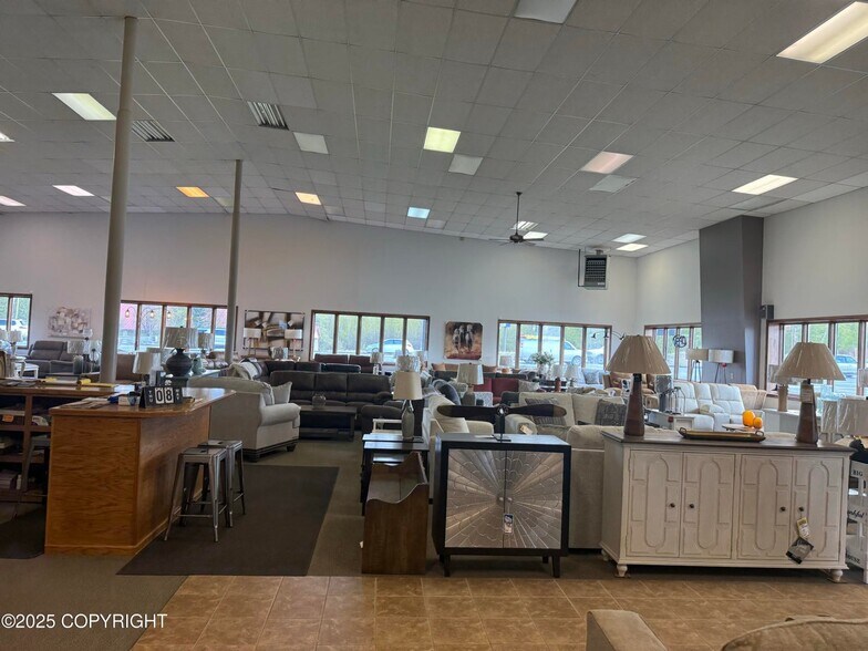 651 N Shoreline Dr, Wasilla, AK à vendre - Photo intérieure – Image 2 sur 15
