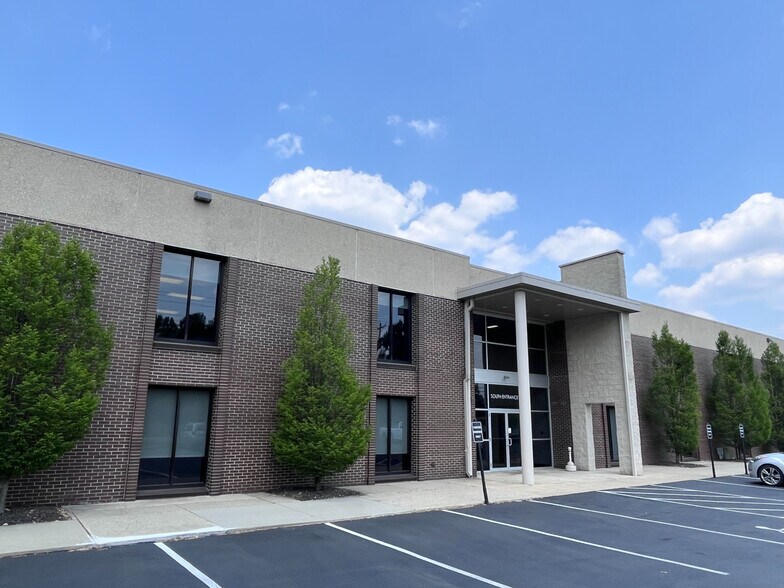 1550 Old Henderson Rd, Columbus, OH à louer - Photo principale – Image 1 sur 7