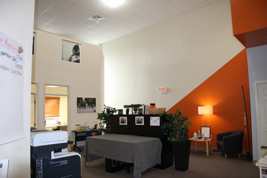 15 Research Dr, Woodbridge, CT à louer - Photo intérieure – Image 3 sur 31
