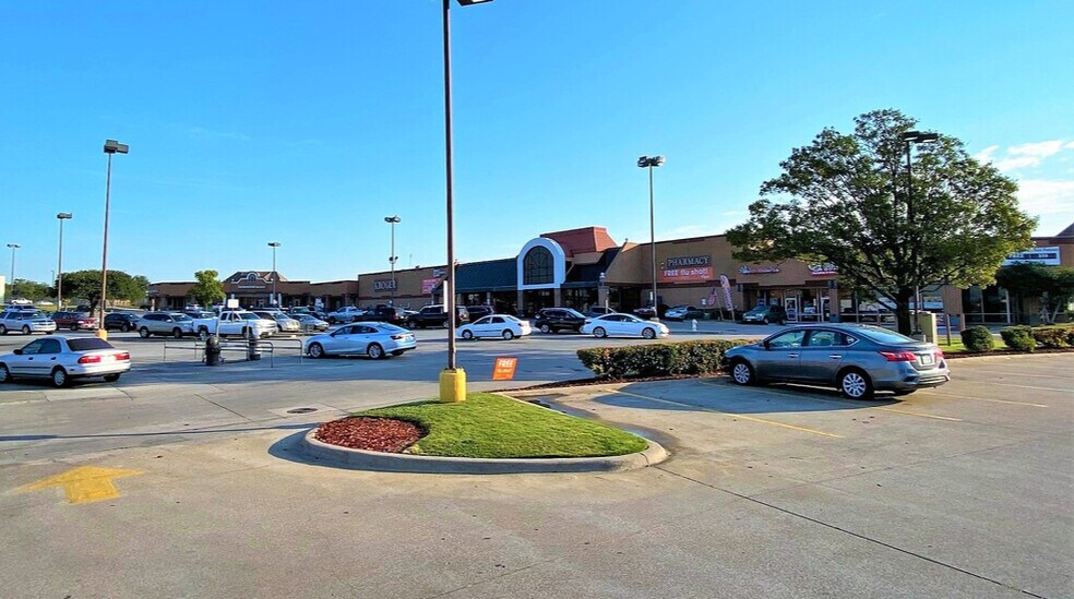9108-9124 Camp Bowie Blvd W, Fort Worth, TX à louer - Photo de l’immeuble – Image 1 sur 12