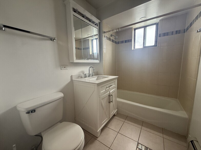 15737 Thomas Ln, Oak Forest, IL à vendre - Photo de l’immeuble – Image 3 sur 5