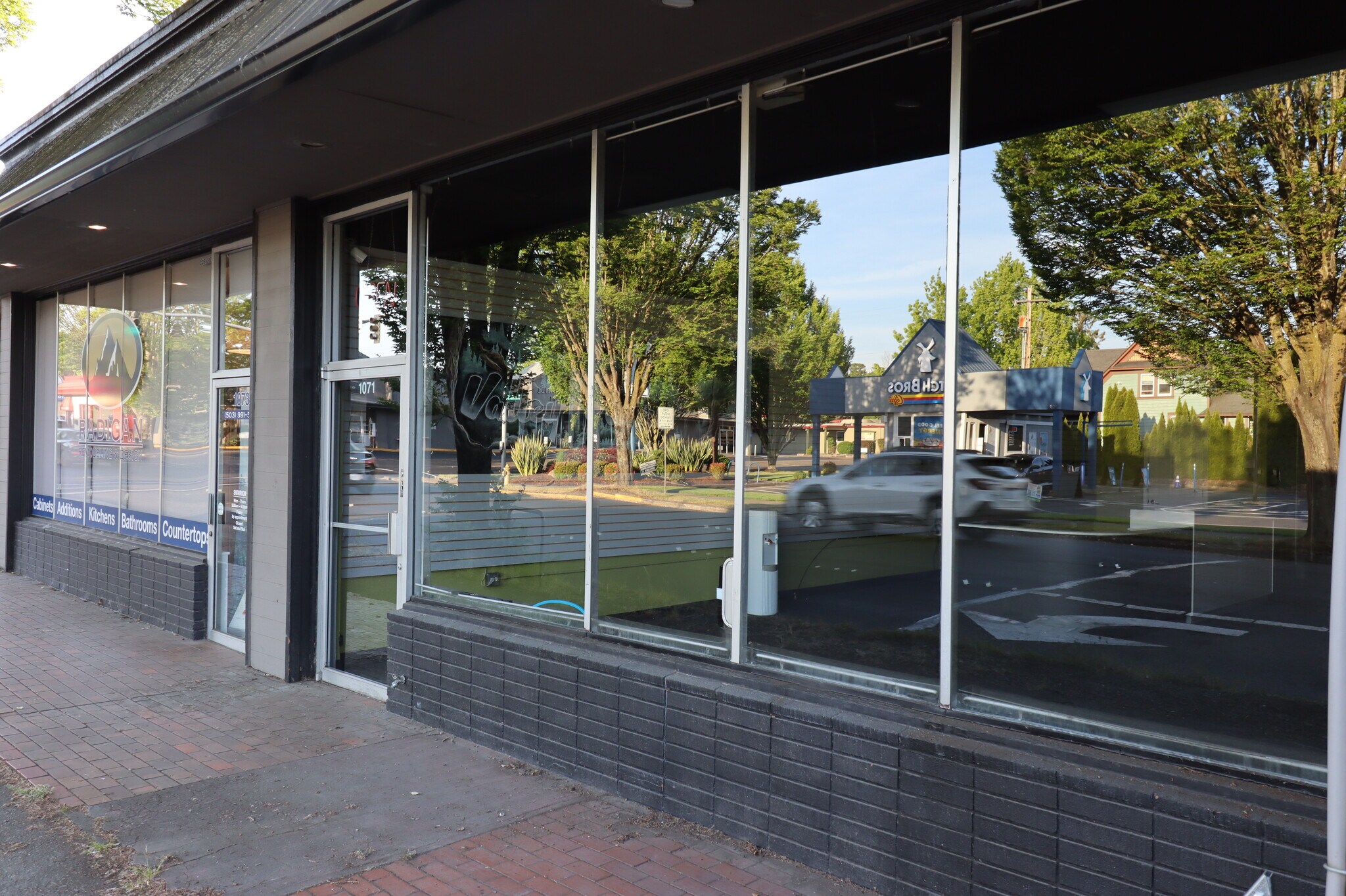 1071-1073 Commercial St SE, Salem, OR à louer Photo principale– Image 1 sur 12
