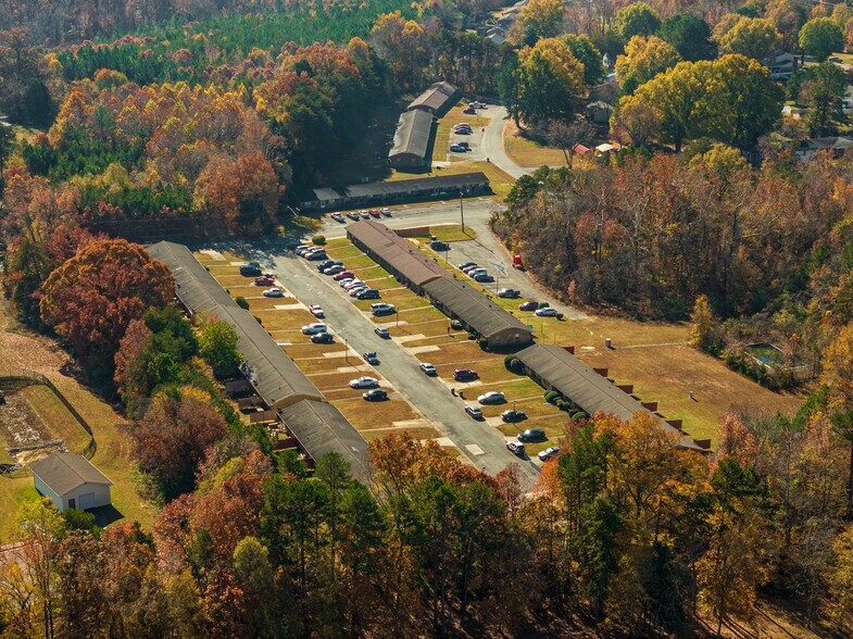 1025 Harris Dr, South Boston, VA à vendre - Photo principale – Image 1 sur 25